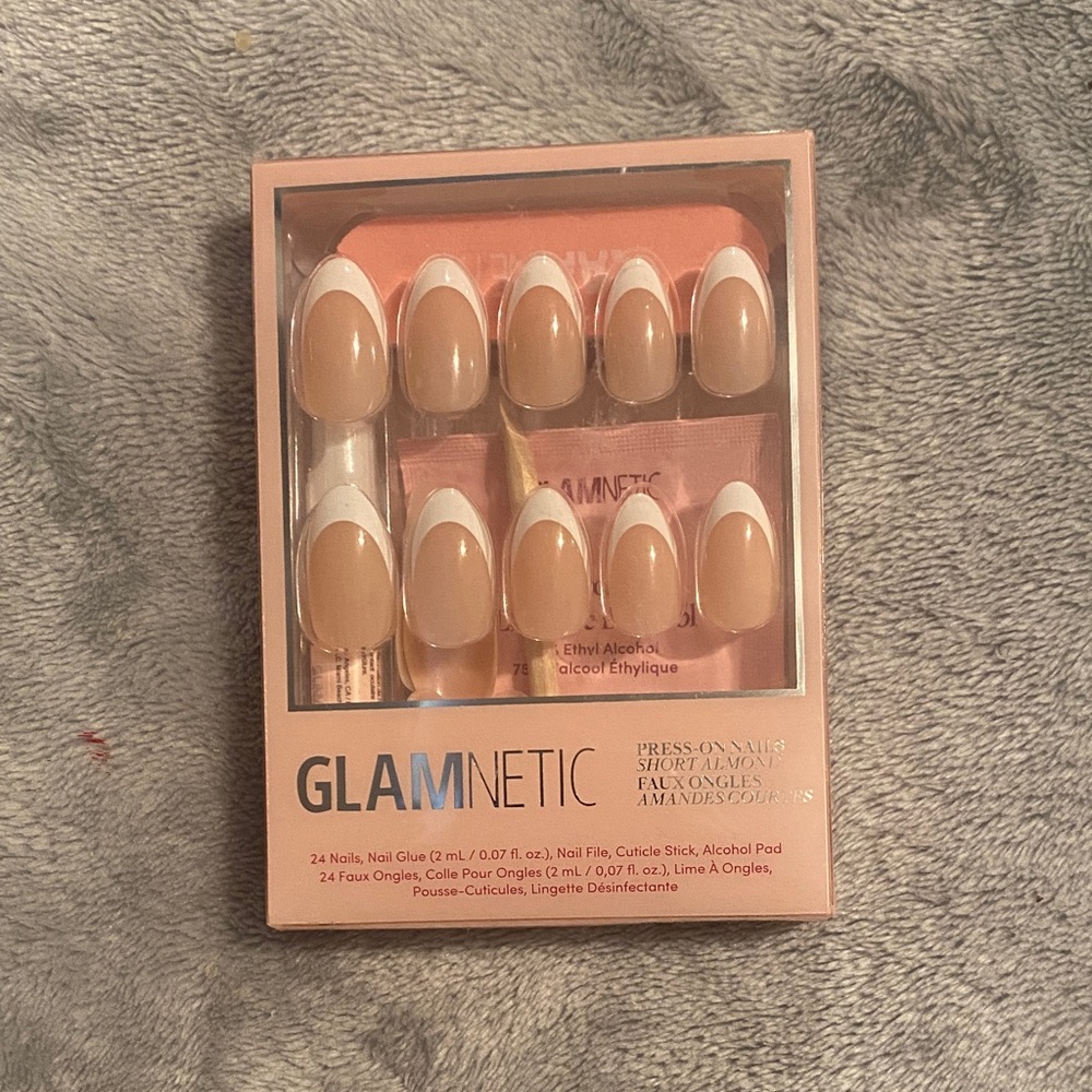 Short Almond Glamnetic Press Ons